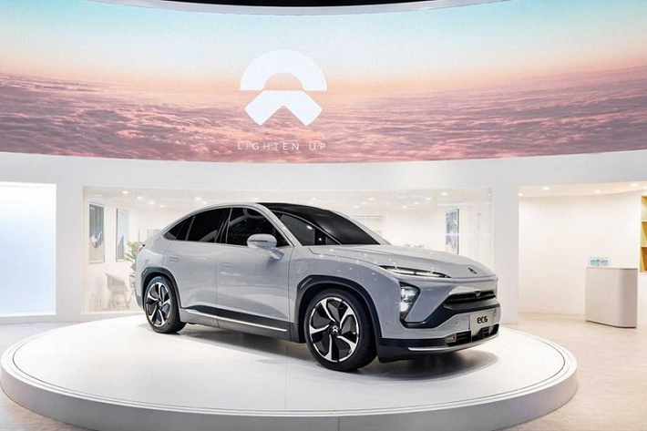 Nio là một trong những thương hiệu khởi nghiệp điện lớn nhất Trung Quốc và được coi là đối thủ của Tesla. Tại Triển lãm Ô tô Thành Đô 2020, Nio đã giới thiệu phiên bản sản xuất cuối cùng của EC6, một mẫu SUV dáng vẻ lai coupe chạy điện hoàn toàn mới. Nhờ dáng vẻ trơn mượt này, Nio EC6 2020 mới có hệ số lực cản thấp chỉ 0,27.