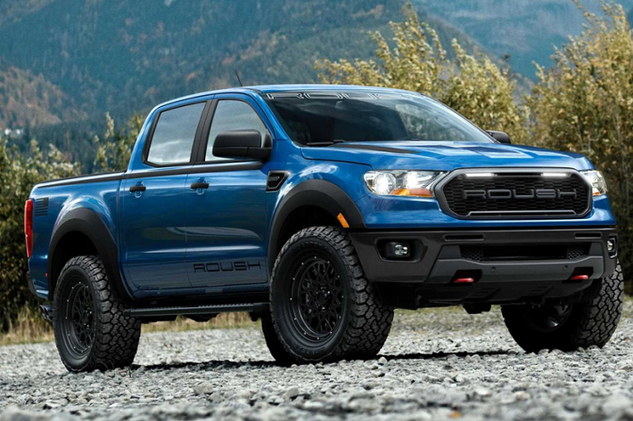 Cụ thể, những nâng cấp ngoại thất cho Ford Ranger Roush 2020 mới bao gồm vòm bánh xe mở rộng và sơn màu xám mờ, đèn pha LED kép, móc kéo tích hợp vào cản trước, đèn trợ sáng Roush R. Bộ bodykit đậm chất cơ bắp Mỹ, lưới tản nhiệt đặc trưng với logo Roush ở giữa, tương tự với chiếc Ranger Raptor.