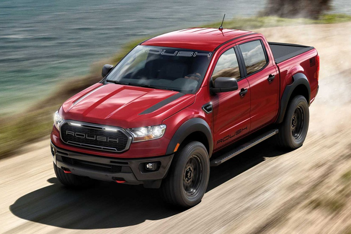 Nếu Chevrolet có Colorado ZR2, Toyota có Tacoma TRD, Ford cũng sở hữu phiên bản hiệu suất cao - Ranger Raptor. Tuy nhiên Ford Ranger Raptor mới lại không được bán ra tại thị trường Mỹ. Chính vì thế, Ford vừa cho ra mắt thêm gói nâng cấp Roush của mẫu bán tải Ranger. Xe được tinh chỉnh ngoại hình và hệ thống treo, hứa hẹn tăng khả năng vượt địa hình.