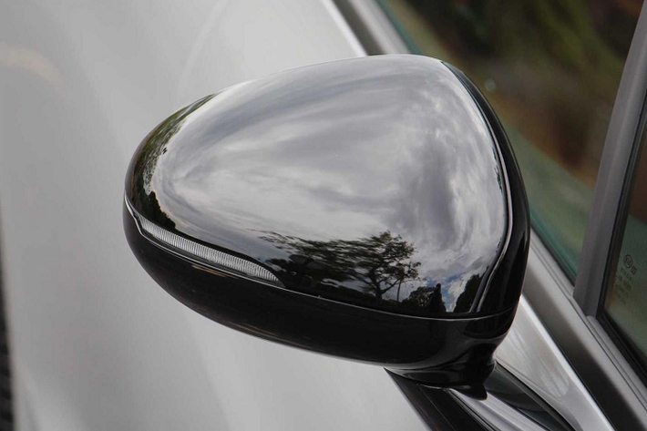 Về mặt an toàn, gói GT1 Package cũng bổ sung tính năng tránh va chạm phía trước với khả năng phát hiện người đi xe đạp, kiểm soát hành trình thích ứng dựa vào định vị, hỗ trợ lái xe trên đường cao tốc và hỗ trợ tránh va chạm phía sau khi đỗ xe.