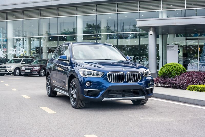 Theo tìm hiểu tại một số đại lý BMW thời gian gần đây, BMW Việt Nam đang đồng loạt áp dụng chương trình giảm giá mạnh cho nhiều sản phẩm của mình. Trong đó, nổi bật có mẫu BMW X1 2019 mới với mức điều chỉnh lên tới 310 triệu đồng, đưa giá bán thực tế của xe xuống còn 1,549 tỷ đồng.