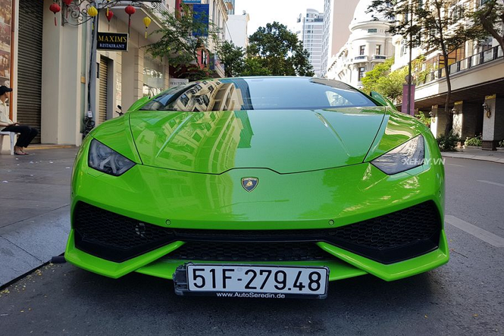 Lamborghini Huracan chính là "kẻ thay thế hoàn hảo" cho mẫu xe tiền nhiệm Gallardo. Ngay từ thời điểm ra mắt, Huracan đã gây được nhiều tiếng vang lớn trên toàn thế giới bởi ngoại hình thiết kế tinh tế, đậm chất thể thao, khả năng vận hành vô song và quan trọng nhất là doanh số bán hàng của Huracan khiến các hãng siêu xe khác phải ao ước.