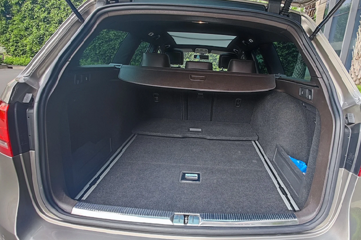 Nhìn chung, Volkswagen Passat Variant đời 2015 này là một lựa chọn chơi xe độc đáo dành cho khách hàng chịu chơi, thích chơi “của lạ” và đặc biệt là muốn trải nghiệm xe wagon, khi mà thị trường Việt ít có dòng xe wagon mới phân phối chính hãng, trước đó có dòng Subaru Levorg 1.6 GT-S có giá bán chính hãng 1,489 tỷ đồng ở thời điểm năm 2016.