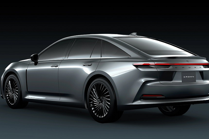 Hiện giá xe Toyota Crown Crossover 2023 tại thị trường Mỹ chưa được công bố. Trong khi đó, tại Nhật Bản, xe có giá dao động từ 4,35 - 6,4 triệu Yên (khoảng 760 triệu đến 1,08 tỷ đồng). Toyota Crown 2023 dự kiến sẽ được bán tại khoảng 40 thị trường trên toàn thế giới chứ không chỉ giới hạn tại Nhật Bản như thế hệ cũ.