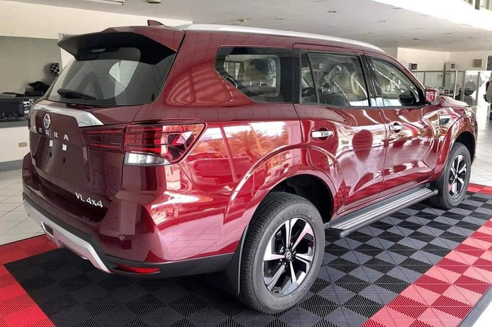 Một thay đổi đáng lưu tâm nữa trên Nissan Terra 2023 là hệ truyền động. Theo đó, chiếc SUV hạng D sẽ sử dụng khối động cơ diesel tăng áp kép 2,3L sản sinh công suất 190 mã lực và mô-men xoắn 450Nm, kết hợp với hộp số tự động 7 cấp.