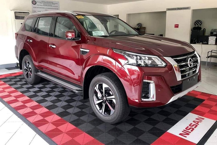 Thông tin cụ thể về Nissan Terra 2023 tại Việt Nam vẫn chưa được công bố. Nhưng dựa vào bản nâng cấp tại Thái Lan, có thể thấy ở phiên bản nâng cấp giữa vòng đời này, xe có khá nhiều thay đổi so với phiên bản tiền nhiệm. Đầu tiên là về thiết kế, Nissan Terra thế hệ mới được nhà sản xuất làm lại gần như toàn bộ, từ đầu xe, thân xe tới đuôi xe.