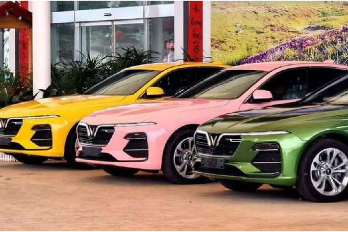 Dàn xe khủng của đại gia Vân Đồn bao gồm Mercedes-Maybach S680 2022, Mercedes-AMG G63, Range Rover Autobiography LWB, Mercedes GLS450, Bentley, Lincoln Navigator và cả chục chiếc Mercedes-Benz GL300, GLC200, Toyota Lancruiser...