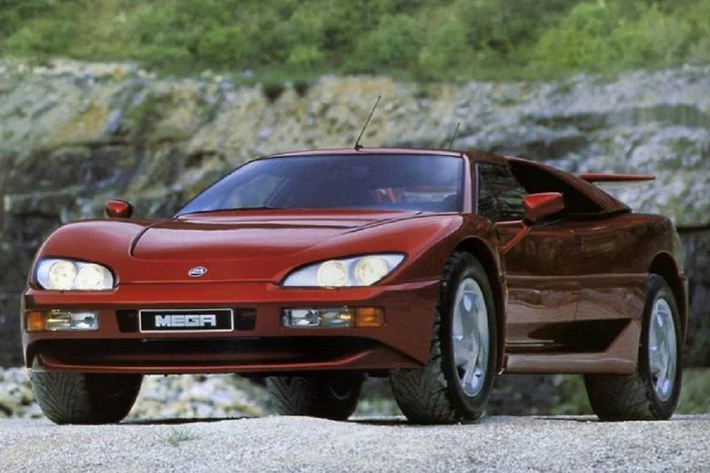  Aixam Mega Track Mega Track là một siêu xe hàng độc chạy trên đường tốt không kém đường địa hình. Chỉ có 5 mẫu Aixam Mega Track từng được chế tạo. Mỗi chiếc xe đều đi kèm hệ dẫn động 4 bánh toàn thời gian và động cơ Mercedes V12 công suất 394 mã lực. Đặc biệt, chiều cao của xe có thể điều chỉnh được.