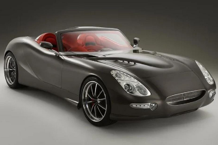  Trident Iceni Magna Chỉ nhìn qua cũng đủ thấy Trident Iceni Magna “ngầu” đến khó tin. Tuy nhiên, nó không được trang bị động cơ xăng V12 như bạn nghĩ. Thay vào đó, Trident Iceni Magna có động cơ turbo diesel 6,6 lít với công suất 430 mã lực. Xe có thể đạt vận tốc 305 km/giờ nhờ động cơ diesel mạnh mẽ.