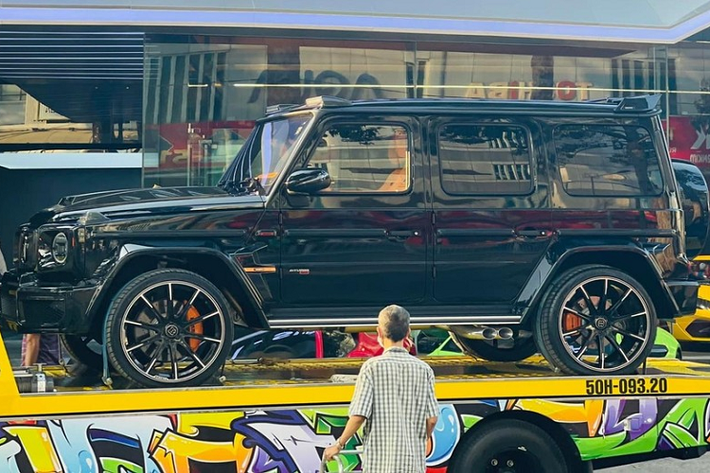 Ngoài Brabus 800 Widestar còn có bộ la-zăng đúc Brabus Platinum Edition Monoblock kích thước 23 inch, hệ thống ống xả bằng thép không gỉ... Mức giá xe Brabus 800 Widestar của đại gia Phú Quốc chắc chắn sẽ không dưới 13 tỷ đồng.