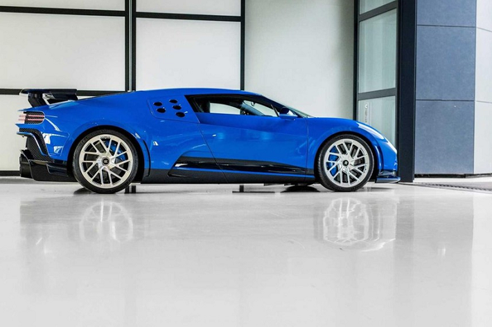 Thời gian tăng tốc từ vị trí xuất phát lên 100 km/h của Bugatti Centodieci vẫn dừng ở mức 2,4 giây như Chiron, từ 0-200 km/h trong 6,1 giây và 0-300 km/h trong 13,1 giây. Vận tốc tối đa của Bugatti Centodieci bị giới hạn ở mức 380 km/h.