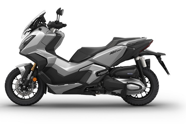 Cụ thể hơn, mẫu xe ga Honda ADV 350 tại Thái Lan có tổng cộng 4 phiên bản, bao gồm Tiêu Chuẩn, RoadSync, Touring Master và Urban Racer. Mức giá lần lượt cho 4 phiên bản trên là 181.900 Baht, 183.900 Baht, 197.500 Baht, và 199.500 Baht, tương ứng với giá 125 triệu đồng, 126,3 triệu đồng, 135,6 triệu đồng, và 137 triệu đồng.