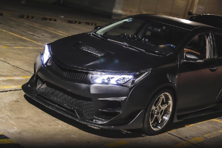 Chi phí cho lần lột xác này của chiếc xe Toyota Corolla Altis ước tính khoảng 350 triệu đồng và thời gian thi công là gần 1 tháng. Đề bài lần này của chủ xe Toyota Corolla Altis đưa ra là muốn biến "vợ 2" của mình thành xe 2 cửa, có bộ body kit mới, ống xả, la-zăng và thậm chí là vô lăng theo phong cách những mẫu xe đua, tóm gọn lại, không còn là 1 chiếc xe sedan hạng C thanh lịch như trước.