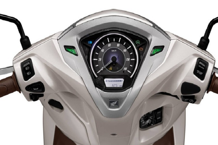 Theo công bố, mức tiêu thụ nhiên liệu của động cơ này là 1,9 lít/100 km. Động cơ của xe cũng được tích hợp công nghệ Idling Stop, có chức năng tự ngắt động cơ sau khi xe dừng hơn 5 giây để tiết kiệm nhiên liệu.