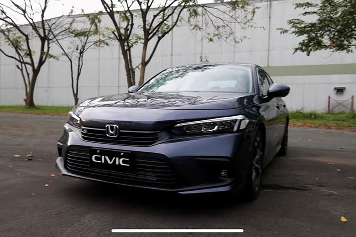 Ngay trước thềm ra mắt chính thức vào ngày tại Việt Nam vào giữa tháng 2 này, mẫu xe Honda Civic G 2022 mới tiếp tục bị rò rỉ thông tin và hình ảnh. Xe sẽ tiếp tục cạnh tranh với Mazda 3, Kia K3, Hyundai Elantra... và Toyota Corolla Altis mới cũng sắp ra mắt Việt Nam.