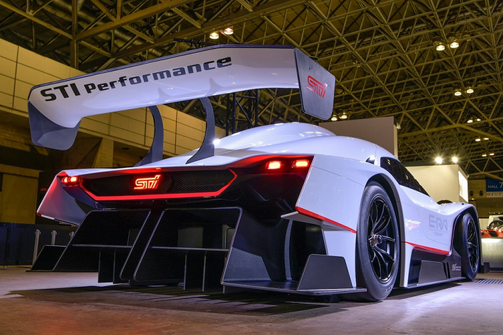 STI E-RA Concept có trang bị 4 mô tơ điện mô-men xoắn cao – mỗi mơ tơ đặt ở gần mỗi bánh xe – cho phép Subaru triển khai công nghệ vectơ mô-men xoắn 4 bánh. Những mô tơ này được phát triển và cung cấp bởi Yamaha với tổng công suất đầu ra là 1.073 mã lực, lấy năng lượng từ bộ pin lithium-ion 60 kWh. Subaru coi đây là hướng phát triển tốt nhất vì hệ dẫn động AWD là một phần trong các quy định đối với đua xe thể thao trong tương lai (FIA E-GT).