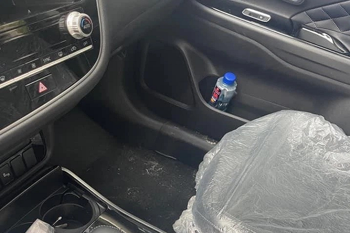 Các trang bị tiện nghi và an toàn của xe vẫn còn được giữ bí mật nhưng nhìn vào hình ảnh được cung cấp có thể thấy xe sẽ có thêm nhiều điểm mới hấp dẫn như cảnh báo lệch làn, hệ dẫn động 4 bánh S-AWC bao gồm 4 chế độ lái.