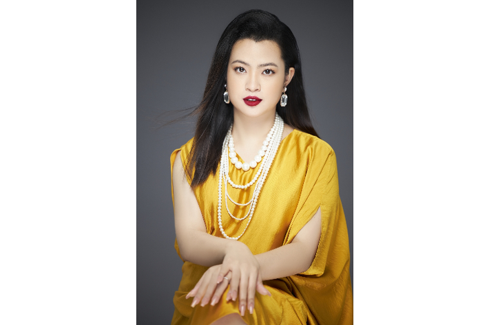 Nhà thiết kế Vũ Tường Vi dù không hoạt động trong showbiz nhưng vẫn gây ấn tượng bởi vẻ đẹp sang trọng, tinh tế giống như quan điểm sáng tạo của cô: "Tôi yêu vẻ đẹp Á Đông và luôn muốn đem những nét tinh hoa, đặc trưng nhất của vẻ đẹp này sánh cùng với nhịp đập thời trang quốc tế". Có lẽ đây chính là điều đưa tên tuổi Vũ Tường Vi lên một tầm cao mới, lôi cuốn cả những con mắt duy mỹ khó tính nhất.
