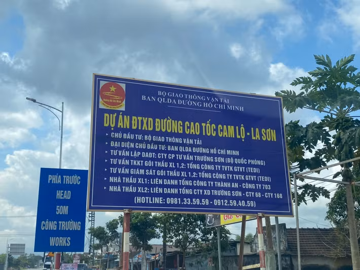 Được biết vào chiều qua 27/12, Hội đồng Kiểm tra nhà nước về công tác nghiệm thu công trình xây dựng (Hội đồng) đã tổ chức kiểm tra công tác nghiệm thu Dự án thành phần đầu tư xây dựng đoạn Cam Lộ - La Sơn.