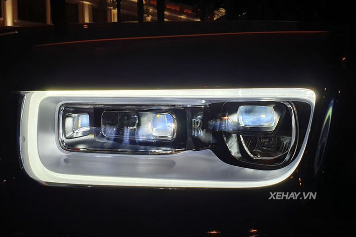 Giá xe Rolls-Royce Phantom VIII EWB tại thị trường Mỹ rơi vào khoảng 543.350 USD (tương đương 12,4 tỷ đồng), theo giới mê xe, mẫu xe này có giá trên 70 tỷ đồng sau khi ra biển trắng tại Việt Nam.