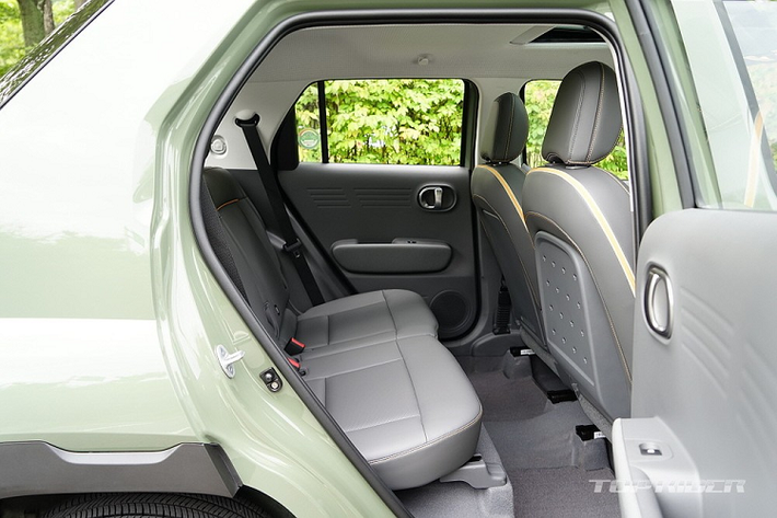 Hyundai Casper 2022 được đánh giá là nhắm đến những khách hàng muốn sở hữu ô tô nhỏ xinh, có thiết kế độc đáo, nhiều trang bị an toàn và tiện nghi hơn là một chiếc xe cỡ nhỏ đơn thuần. Đó là lý do vì sao mẫu xe này có trang bị và giá bán tương xứng.