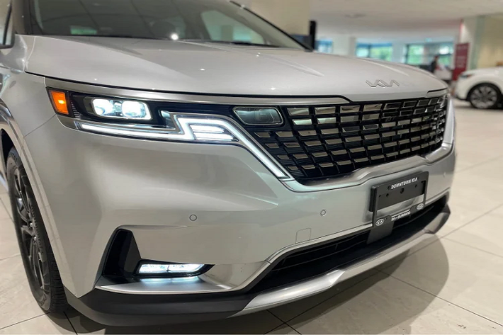 Kia Sedona 2021 thế hệ mới vẫn duy trì 2 lựa chọn động cơ Dầu Smart Stream mới, 4cyl thẳng hàng, dung tích 2.2L, tăng áp VGT, CRDi VGT, cho công suất tối đa 202 mã lực tại 3.800 vòng/phút và mô-men xoắn cực đại đạt 441Nm tại vòng tua từ 1.750 - 2.750 vòng/phút.