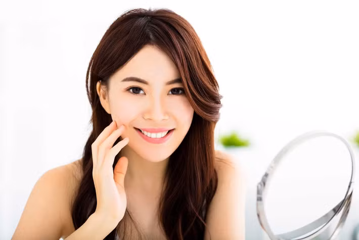 Kem chống nắng chính là “chiếc áo” bảo vệ cho làn da khỏi những tia UV độc hại cũng như giúp làn da của bạn không bị sạm đen vì cháy nắng. Ảnh: thousandhands.