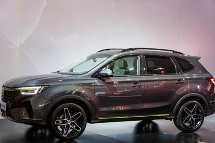 Về truyền động, MG RX5 2024 tại Việt Nam dùng động cơ xăng 4 xi-lanh, tăng áp, dung tích 1.5 lít, cho công suất tối đa 168 mã lực và mô-men xoắn cực đại 275 Nm. Động cơ đi kèm hộp số tự động ly hợp kép 7 cấp, có thời gian chuyển số chỉ 0,2 giây.