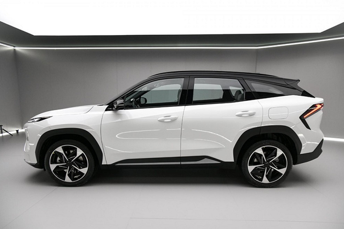 Ruilan đã bán được 3.546 xe trong tháng 10, tiếp tục tăng trưởng tích cực so với tháng trước. Đồng thời, Ruilan 7 đã ra mắt vào ngày 21/9. Tổng cộng có 6 mẫu xe mới ra mắt, có giá từ 117.700 đến 173.700 nhân dân tệ. Đây là mẫu SUV coupe nhỏ gọn chạy điện thuần túy dựa trên nền tảng kiến trúc tinh thể GBRC.