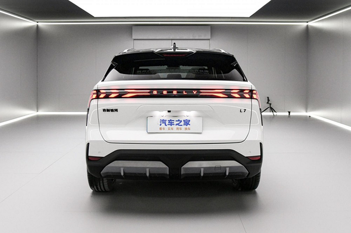 Về xuất khẩu ra nước ngoài, doanh số bán hàng trong tháng 10 là 28.591 xe, tăng khoảng 4% so với tháng trước và tăng hơn 57% so với cùng kỳ năm ngoái. Đồng thời, dấu ấn toàn cầu của Geely lại được mở rộng, Geely Starray ra mắt tại Ả Rập Saudi, Lynk &amp; Co đã ra mắt tại các triển lãm ôtô ở nước ngoài và gia nhập thị trường Qatar.