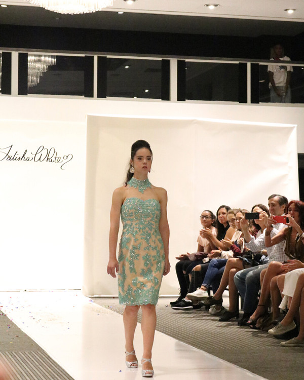 Ngày 8 tháng 9 năm 2018, Maria bước trên đường băng của Tuần lễ Thời trang New York. Cả gia đình cô cũng tháp tùng, cổ vũ ở sảnh đường băng.