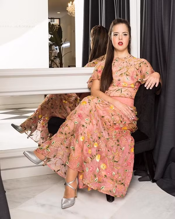 Sải bước trên sàn diễn Tuần lễ Thời trang New York mở ra cánh cửa mới cho Marian. 23 tuổi, cô trở thành gương mặt đại diện chính thức của Levi. Cô cũng từng góp mặt trên các ấn phẩm đình đám thế giới như Vogue, The New York Times, Vanity Fair, Harper’s Bazaar...