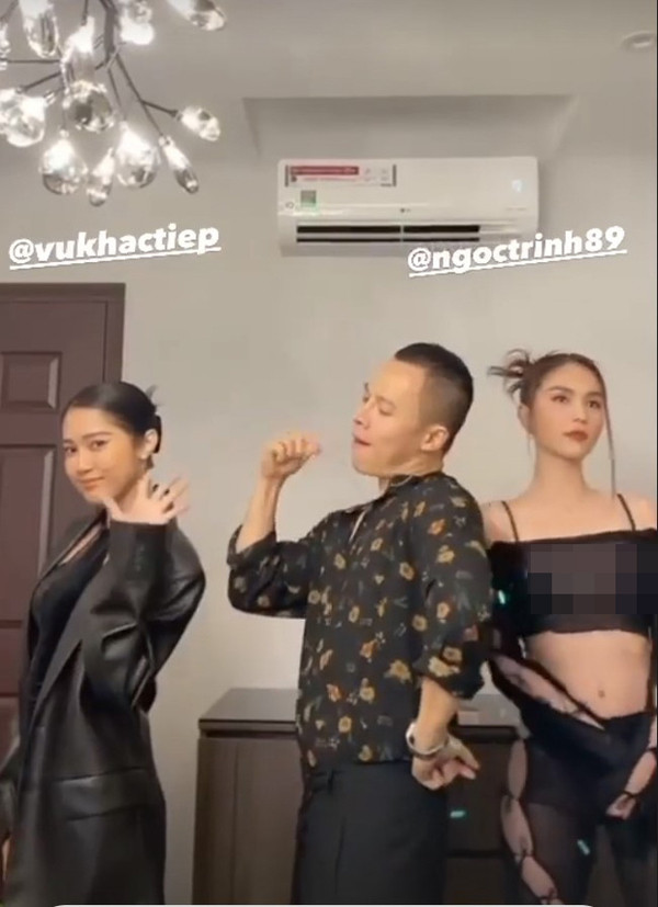 Thế nhưng, nhiều mảng hở kết hợp tư thế tạo dáng khiến không ít người cho rằng bộ đồ Ngọc Trinh hở bạo không khác nào thảm họa thời trang “mở bát” ngày đầu năm.