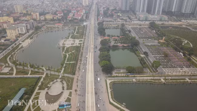 Dự án đường sắt đô thị Nhổn - ga Hà Nội dài 12,5km, gồm 8,5km trên cao và 4km đi ngầm, đi qua quận Bắc Từ Liêm, Nam Từ Liêm, Cầu Giấy, Ba Đình, Đống Đa, Hoàn Kiếm.