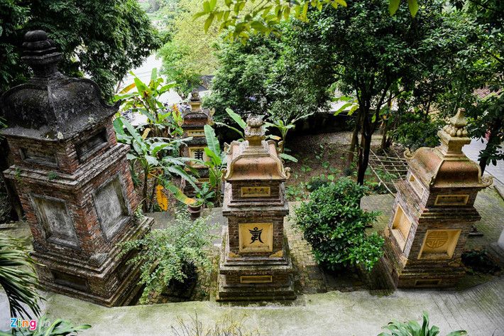 Nơi đặt 14 bảo tháp thờ các vị thiền sư đã từng trụ trì và viên tịch tại chùa.