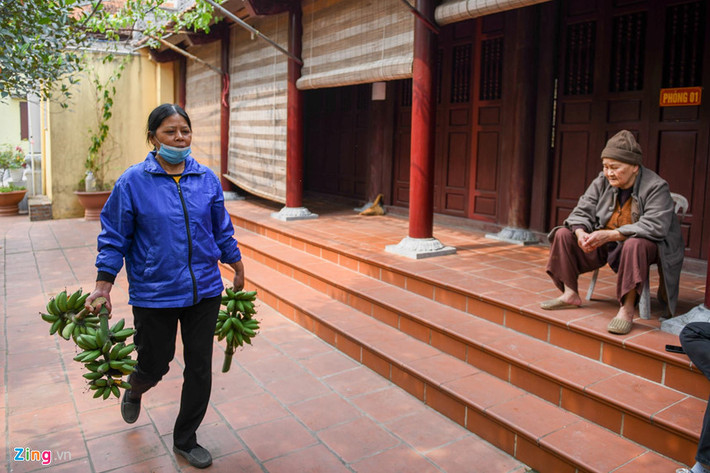 Vì vậy, những vị khách đến với chùa, có người chỉ cần đến với tấm lòng thành, có người biếu tặng nhà chùa sản vật của địa phương.