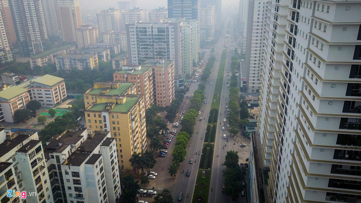 Không lớn như Nguyễn Trãi nhưng đường Lê Văn Lương đang phải “gồng gánh” rất nhiều chung cư cao cao tầng.