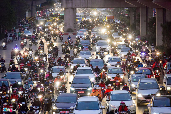 Theo ghi nhận của Zing.vn, đường Nguyễn Trãi có mật độ giao thông cao. Lượng xe máy và ôtô cá nhân đều lớn. Trước đây, đường Nguyễn Trãi có làn riêng cho xe buýt nhưng đã bị phá bỏ.