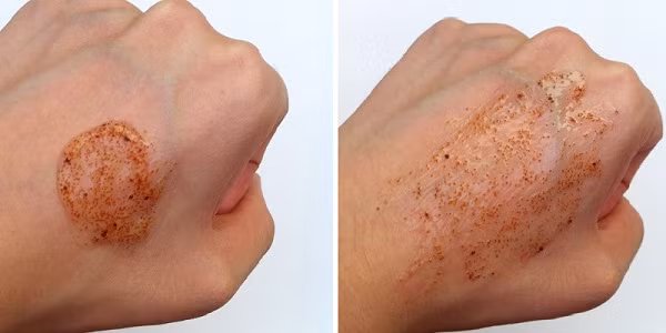 Thường xuyên tẩy tế bào chết. Nhiều chị em chú trọng làm trắng da song lại thường bỏ quên vùng mông. Để cải thiện vùng này, bạn nên tẩy tế bào chết 2-3 ngày/lần. Khi thực hiện, tiến hành massage nhẹ nhàng để loại bỏ các hắc tố lắng đọng, tăng độ đàn hồi cho “quả đào”.