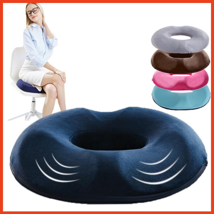 Ngoài ra, chị em có thể tham khảo sử dụng các loại đệm để tạo cảm giác thoải mái, giảm ma sát vùng mông khi ngồi. Theo thời gian, màu da vùng này sẽ được cải thiện dần.