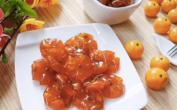 Mứt quất hay mứt tắc được xem là món mứt Tết đặc trưng nhất. Ảnh: agiadinh.