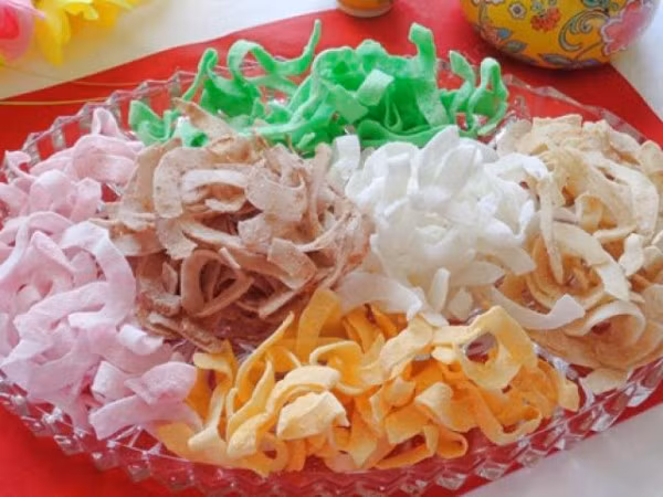 Mứt dừa cũng là một trong những loại mứt không thể không nhắc tới mỗi dịp Tết bởi không chỉ có hương vị thơm ngon mà loại mứt này còn rất dễ làm. Ảnh: ameovat.