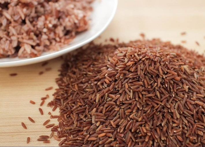 Trong những ngày Tết, thay vì ăn gạo trắng như mọi ngày, bạn có thể nấu gạo lứt. Ảnh: wp.