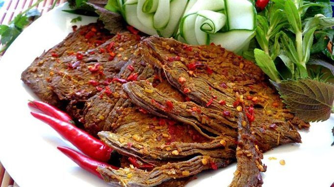 Thịt bò khô có vị mặn, ngọt, cay rất vừa miệng, có thể giữ lâu ngày mà không cần cất tủ đá hay tủ lạnh. Ảnh: blogspot.