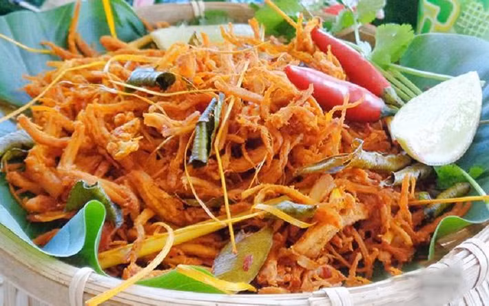  Khô gà lá chanh là món ăn chơi mới xuất hiện trong năm 2018 vừa qua. Ảnh: cooky.