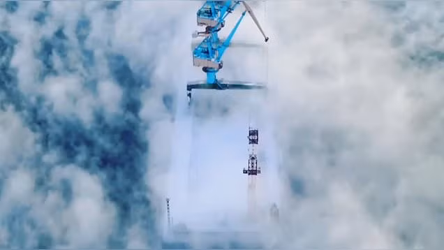 Hiệu ứng mặt nước biển sôi này có thể được nhìn thấy khi nhiệt độ không khí giảm nhanh đột ngột, nhưng nước biển vẫn tương đối ấm, từ đó để lại một lớp sương mù mờ ảo bốc lên trên bề mặt.