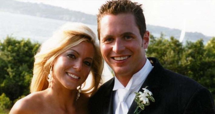 Năm 2005, một cặp vợ chồng tên là George và Jennifer Smith đang đi hưởng tuần trăng mật trên một con tàu du lịch thì ông Smith biến mất trong một hoàn cảnh đáng ngờ. Các cuộc điều tra chính thức kết luận rằng, anh Smith đã vô tình rơi xuống tàu, ở một nơi nào đó giữa Hy Lạp và Thổ Nhĩ Kỳ, nhưng gia đình chàng trai tin rằng anh đã bị sát hại. Bốn hành khách khác đã bị giam giữ và thẩm vấn về vấn đề này, nhưng vụ việc kể từ đó tới hôm nay vẫn chưa được giải quyết.