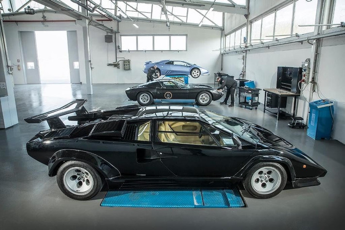 Đó cũng là lý cho hãng siêu xe Lamborghini rất tự hào về những mẫu "bò tót" cổ phục chế của Polo Storico, khi chúng thường xuyên xuất hiện ở các sự kiện xe hơi danh giá trên Thế giới.