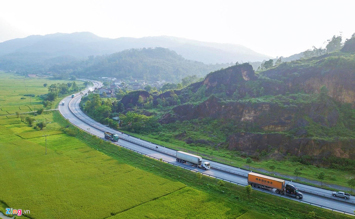 Dự án được triển khai theo hình thức BOT, do Tổng công ty xây dựng công trình giao thông 4 (Cienco4) làm chủ đầu tư với tổng chi phí hơn 2.400 tỷ đồng. Đường có chiều dài hơn 17 km, bề rộng đường 20,5 m. Công trình được thiết kế đảm bảo 4 làn xe cơ giới và 2 làn xe thô sơ, theo tiêu chuẩn đường cấp III đồng bằng. Tốc độ thiết kế 80 km/h.