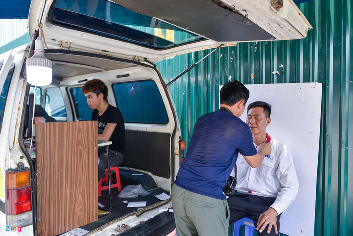 Khách hàng tới đây chủ yếu là dân văn phòng, người làm thủ tục khám sức khỏe để đi lao đông nước ngoài.